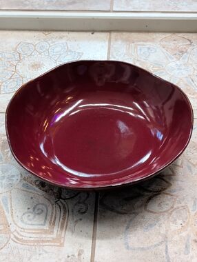 Retired Tastefully Simple Fruit Bowl With Scroll On Outside And Scalloped Edge